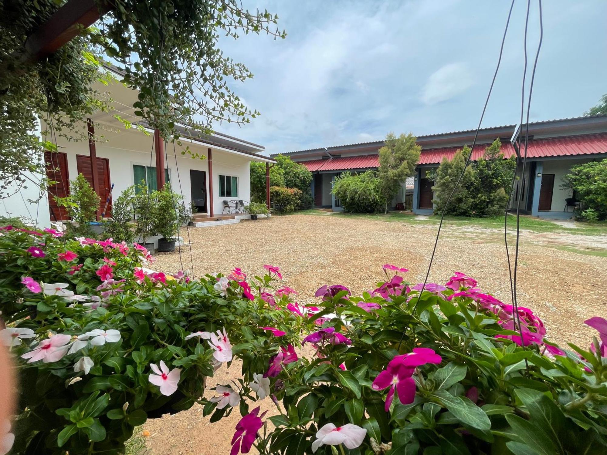Appartamento Jeerat House จิรัสเฮ้าส์ Phayao Esterno foto